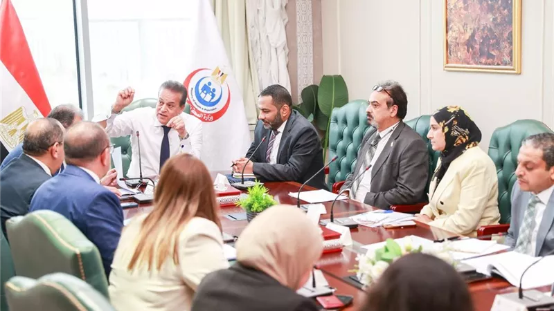 وزير الصحة يبحث ترشيد استهلاك السكر للحد من الأمراض المزمنة