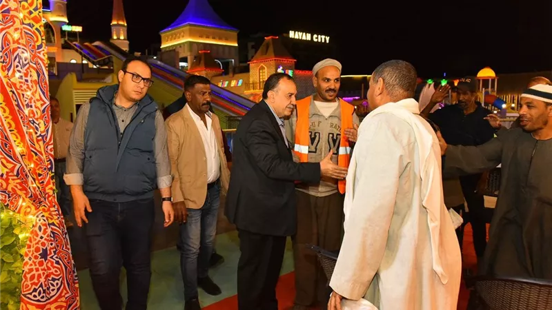 محافظ أسيوط يقيم يوما ترفيهيا لعمال النظافة وأسرهم