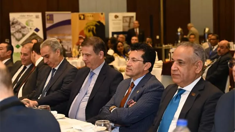 فاروق يدعو رجال الأعمال المصريين والأفارقة لاستكشاف فرص الاستثمار