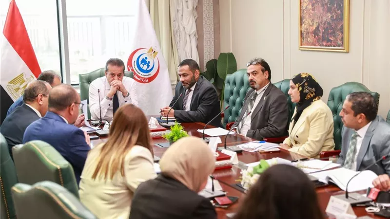وزير الصحة يستعرض آليات توعوية لخفض معدلات الاستهلاك غير الصحي للسكر