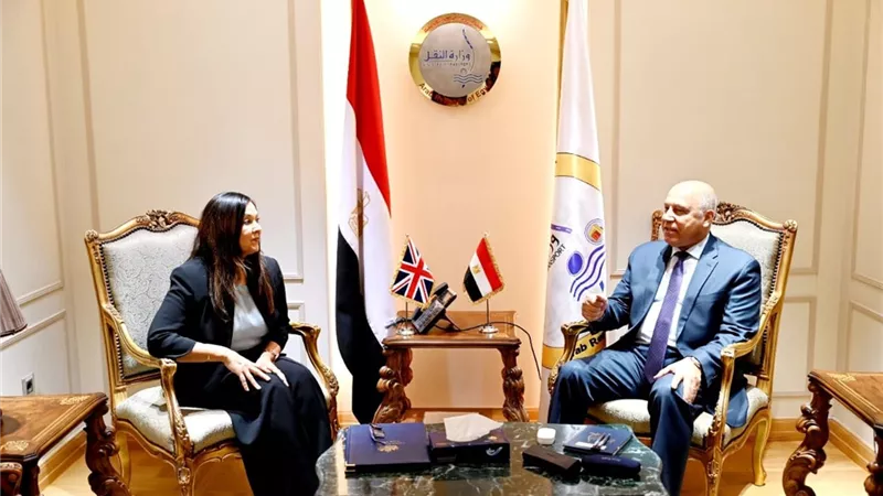 الوزير يبحث مع المبعوث التجاري البريطاني تعزيز التعاون في الصناعة