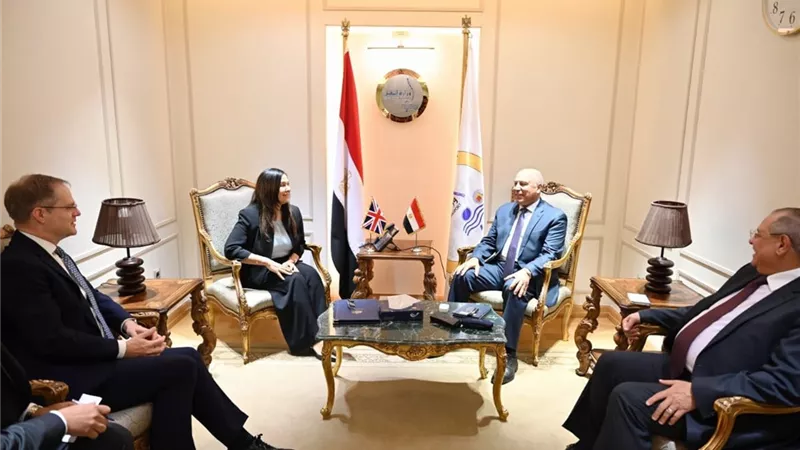 الوزير: نتطلع للتعاون مع بريطانيا في مكونات محطات التحليةوإنتاج الطاقة