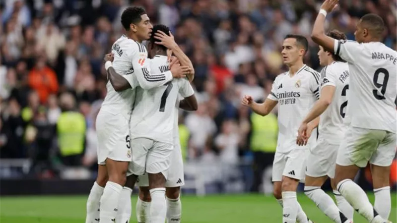 ريال مدريد يقترب من تجديد عقد مدافعه