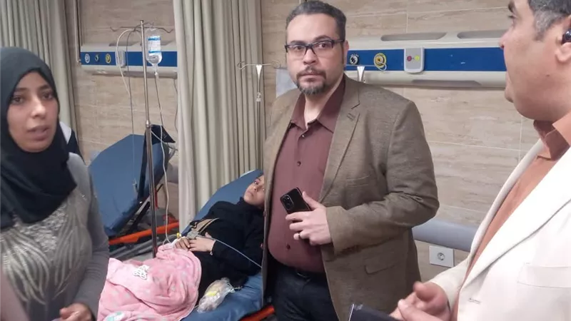 وكيل الطب العلاجى يتفقد الأطفال المصابين بحادث سقوط سقف غرفة