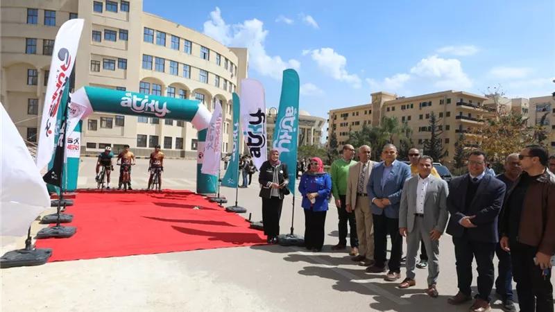 رئيس جامعة كفر الشيخ يشهد فعاليات مارثون الدراجات بكلية التجارة