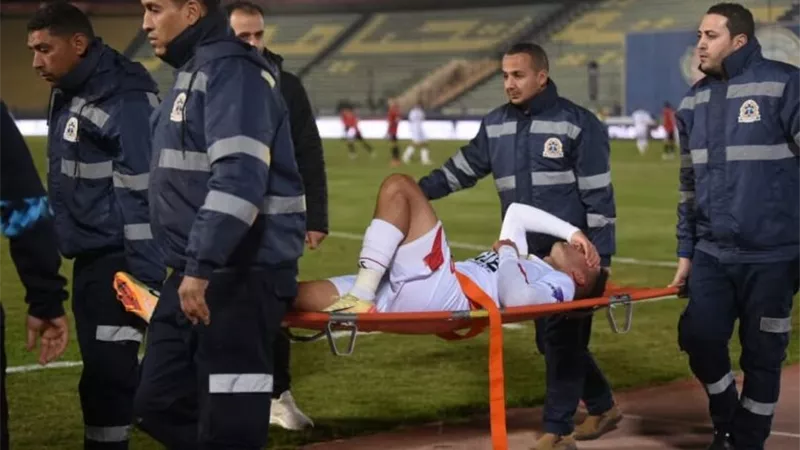خلال مباراة الجونة..طبيب الزمالك يكشف حجم إصابة محمد حمدي