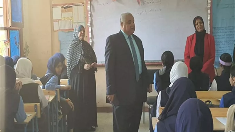 وكيل تعليم الأقصر يتفقد عدداً من المدارس لمتابعة انتظام الدراسة