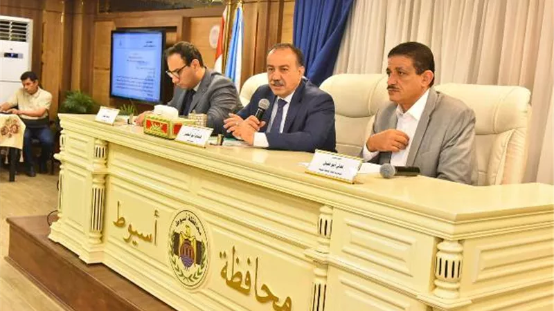 محافظ أسيوط: إنهاء ملفي التقنين والتصالح ووصول أدوية وكراسي متحركة