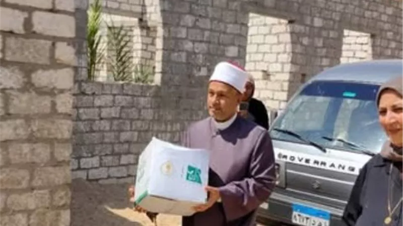 أوقاف الإسماعيلية توزع كراتين رمضانية على المستحقين