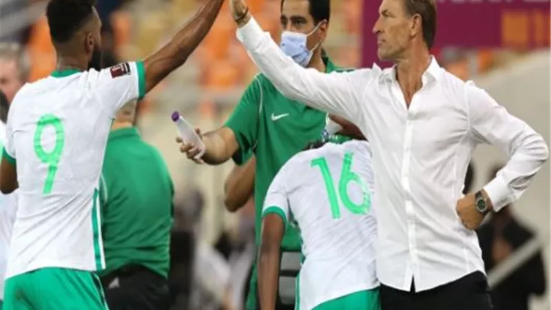 رينارد يعلن تشكيل المنتخب السعودي لمواجهة الصين في تصفيات المونديال