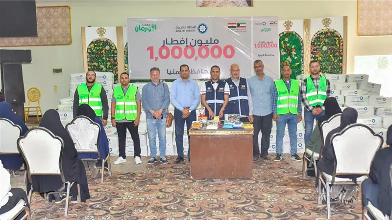 توزيع كراتين مواد غذائية ب (12) قرية بالمنيا