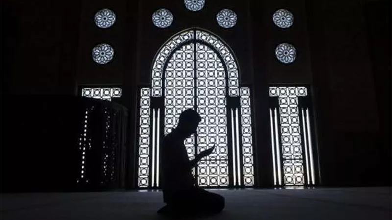 هل المسجد شرط لصحة الاعتكاف؟وماذا عن اعتكاف المرأة فى بيتها؟