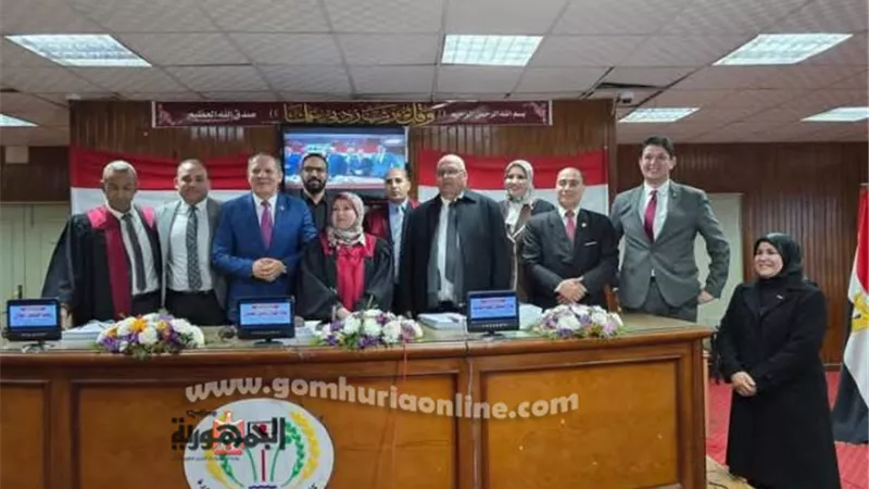 رئيس جامعة دمياط يشهد مناقشة رسالة ماجستير بكلية الآداب