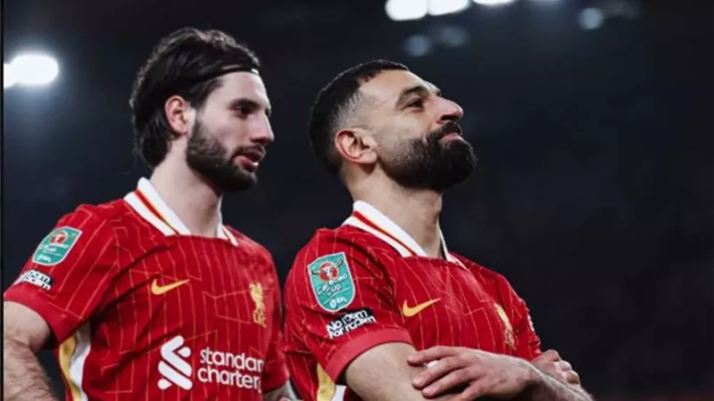 بعد اقتراب رحيله .. مايكل أوين : ليفربول لن يستطع تعويض محمد صلاح
