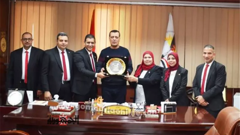 درع التميز لمدير مديرية التربية والتعليم بسوهاج