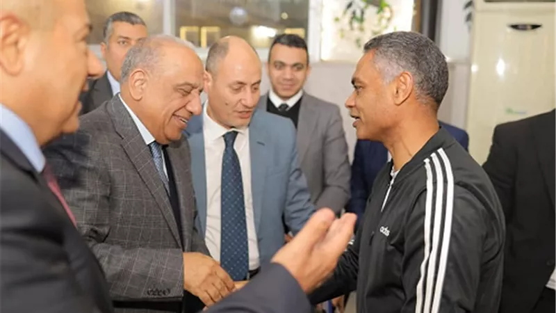 وزير الكهرباء يحفز الجهاز الفني واللاعبين للصعود للدوري الممتاز