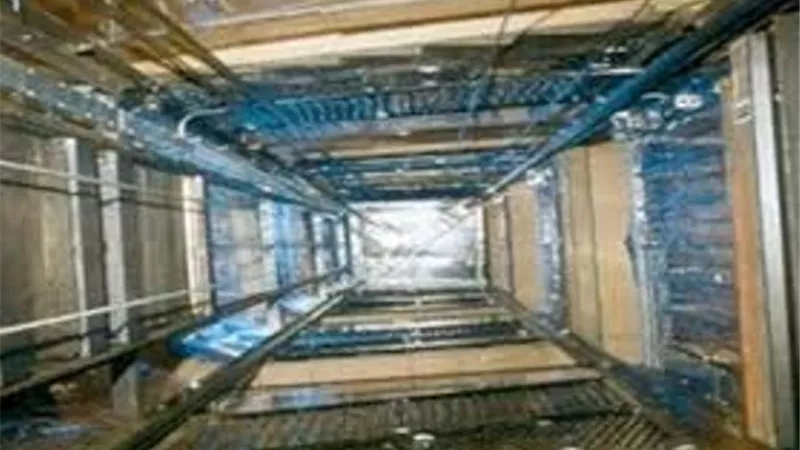 مصرع شاب داخل أسانسير بالزاوية الحمراء