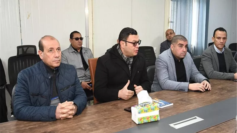 وزير الإسكان يلتقي ممثلي الشركات العاملة بحدائق تلال الفسطاط