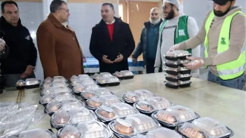 وكيل التضامن بدمياط يشارك مجمع السنانية الخيري توزيع٥٠٠ وجبة يوما