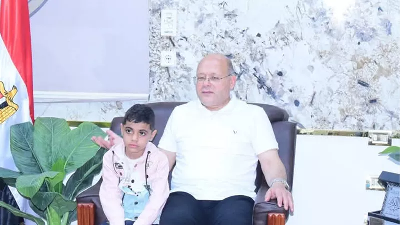 مستشفيات سوهاج الجامعية تستجيب لاستغاثة أسرة الطفل يوسف