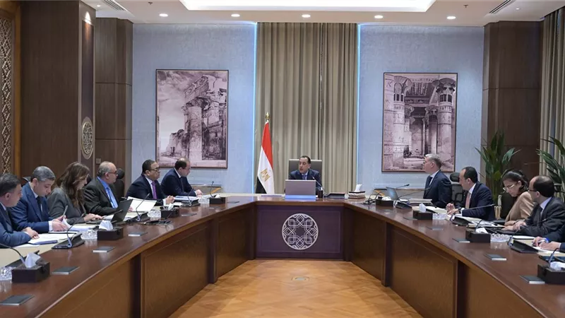 مدبولي يبحث مع المالية والبترول تلبية الاحتياجات من المواد البترولية