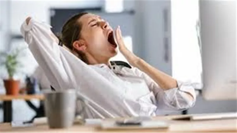 احذر..نقص هذه الفيتامينات قد يجعلك تتثاؤب بلا توقف