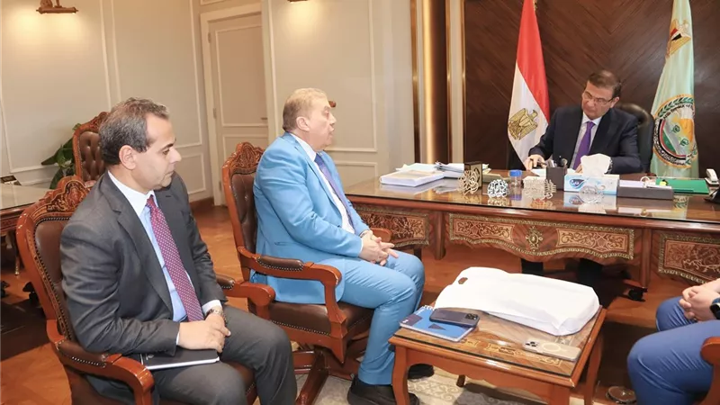 وزير الزراعة يبحث زيادة الإنتاجية من اللقاحات البيطرية