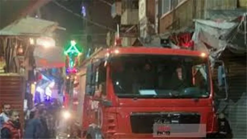 نشوب حريق داخل محل بشارع المعز