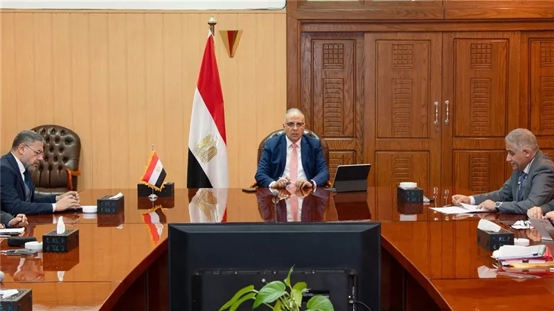 وزير الري يستعرض الموقف التنفيذي لمشروع ناقل المياه لمحطة الدلتا الجديدة