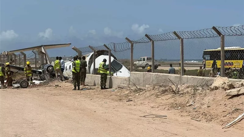 الطيران المدني الصومالي: تحطم طائرة مدنية غرب العاصمة ومقتل ركابها