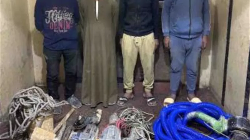 ضبط 4 أشخاص ينقبون عن الآثار داخل عقار بمنشأة ناصر