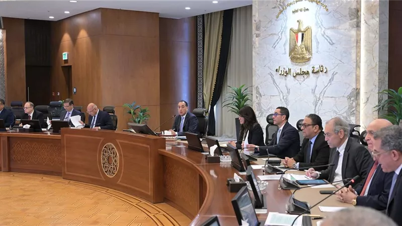 الحكومة: الموافقة على توفير أرض بالمنيا لإقامة مدينة للنسيج وصناعة الملابس