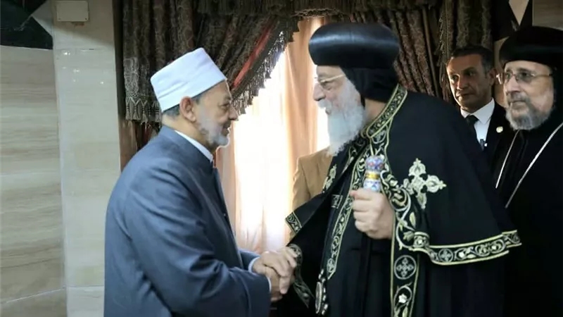الطيب يستقبل البابا تواضروس للتهنئة بقرب حلول عيد الفطر المبارك