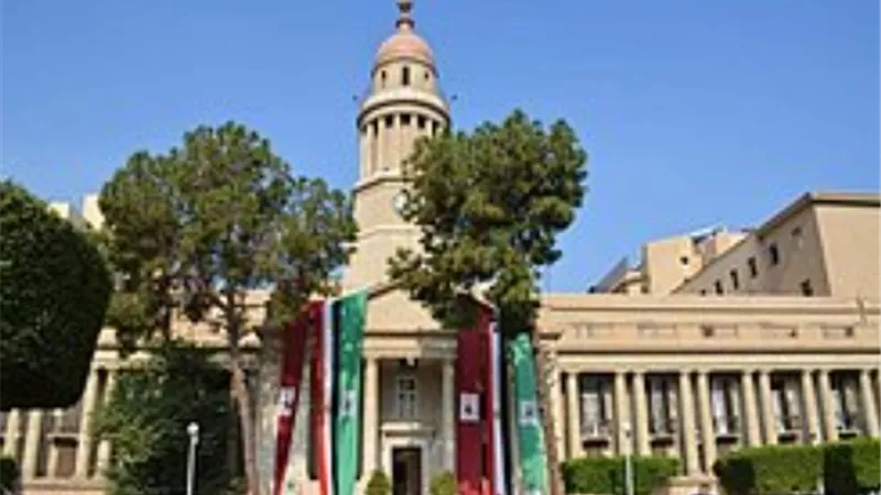 عميد طب قصر العيني يشارك طلابه في إفطارهم السنوي
