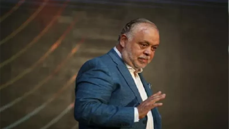 أشرف زكي يعلن أسماء المكرمين بمهرجان الفضاءات المسرحية المتعددة