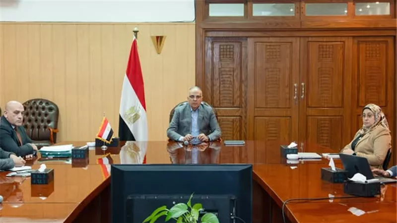 وزير الري يبحث الموقف المائي وحالة الري بنطاق محافظة الفيوم
