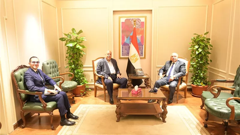 الوزير والخطيب يبحثان آليات النهوض بصناعة الحديد والصلب