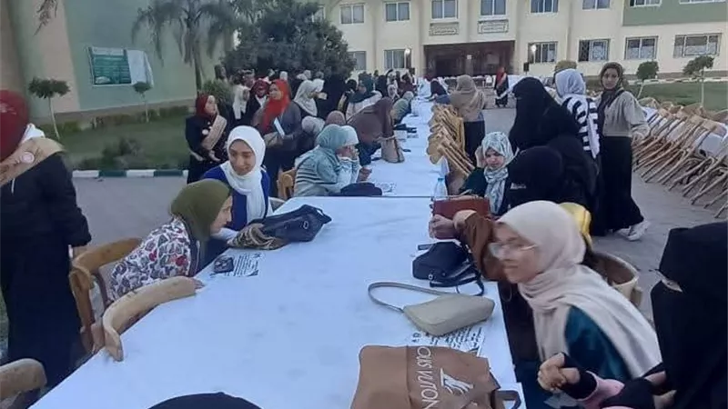 تكريم حفظةالقرآن والأمهات المثاليات بكلية بنات الازهر بالعاشر
