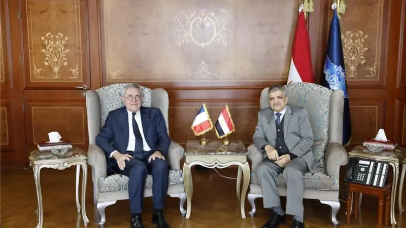 اسامة ربيع: الخطوط الملاحية أكدت عودتها للعبور من قناة السويس