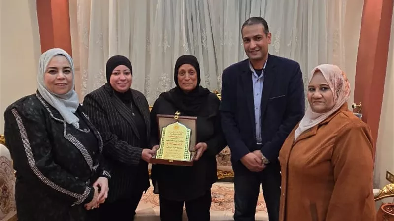 حزب الشعب الجمهوري بقنا يكرم الأم المثالية لشهيد الشرطة 2025