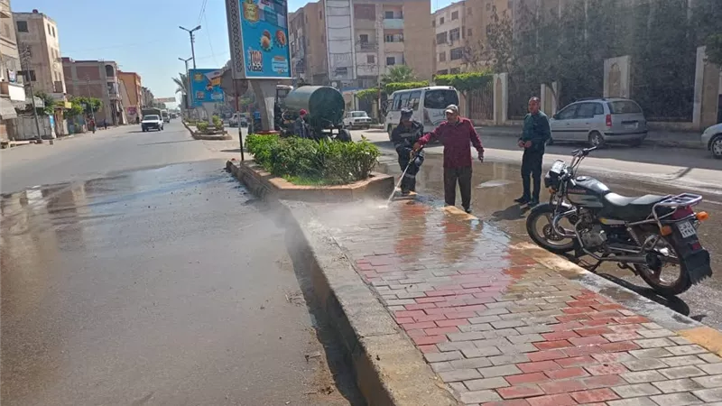 حملات نظافة ورفع الاتربة وغسيل الأرصفة لأستقبال عيد الفطر بدسوق