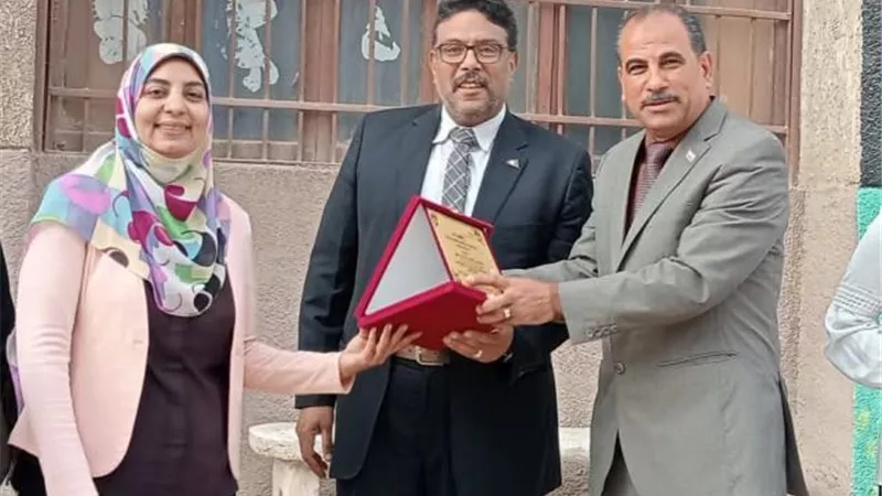 مدير تعليم الخانكة يتابع مدارس أبوزعبل