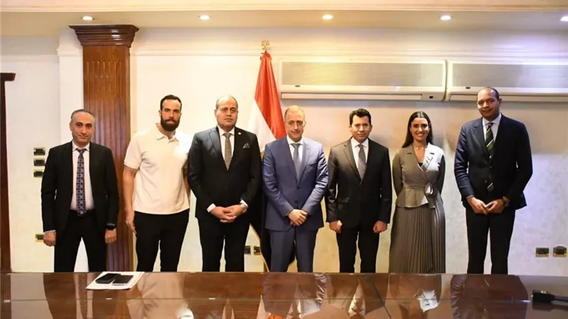 وزير الرياضة يشهد عقد رعاية بطولة العالم للناشئين والناشئات