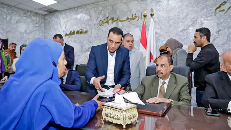 محافظ سوهاج يعقد اللقاء الجماهيري الأسبوعي لبحث مطالب المواطنين