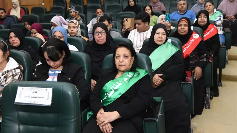 محافظ قنا يكرّم الأمهات المثاليات ويؤكد أنهن نماذج مشرّفة
