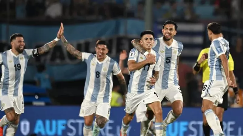 الأرجنتين يتخطي البرازيل برباعية مثيرة ويتأهل لكأس العالم - شاهد