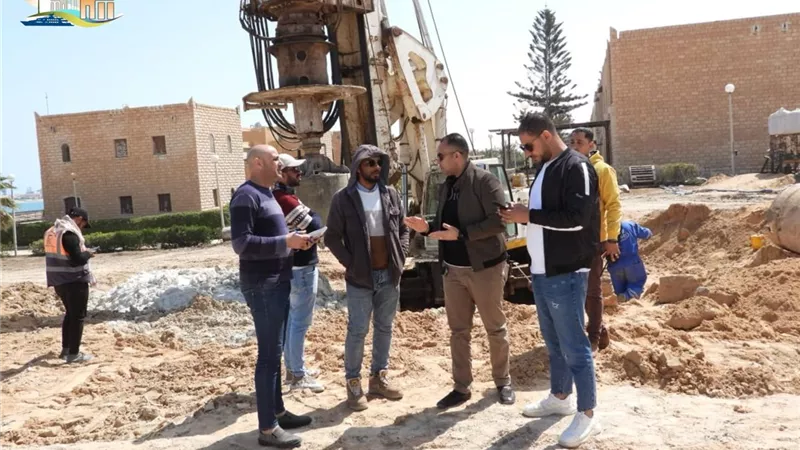 رئيس جهاز القرى السياحية يتابع تطوير الطرق والممر الملاحي