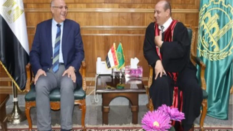 وفد الكنيسة الانجيلية يهنئ محافظ القليوبية بعيد الفطر المبارك
