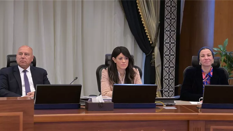 وزيرة التخطيط تستعرض تقريراً حول تطورات الناتج المحلي الإجمالي