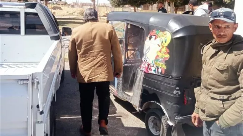 جهاز بدر يطارد التوك توك فى الأحياء ويصادر13 ويضبط تروسيكل.. بالصور